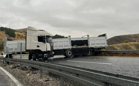 Diyarbakır-Elazığ Karayolunda Korkutan Kaza! İki Tır Çarpıştı, Trafik Durma Noktasına Geldi kapak görseli