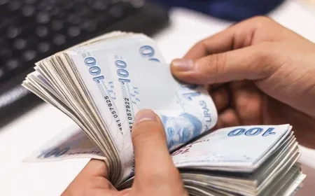 Diyarbakır’da Dürüst Taksici: Aracında Unutulan 230 Bin Lirayı Sahibine Teslim Etti