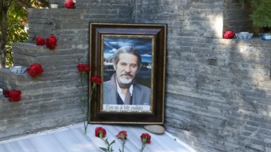 Kürt Edebiyatının Önemli İsmi Arjen Ari, Diyarbakır'da Mezarı Başında Anıldı