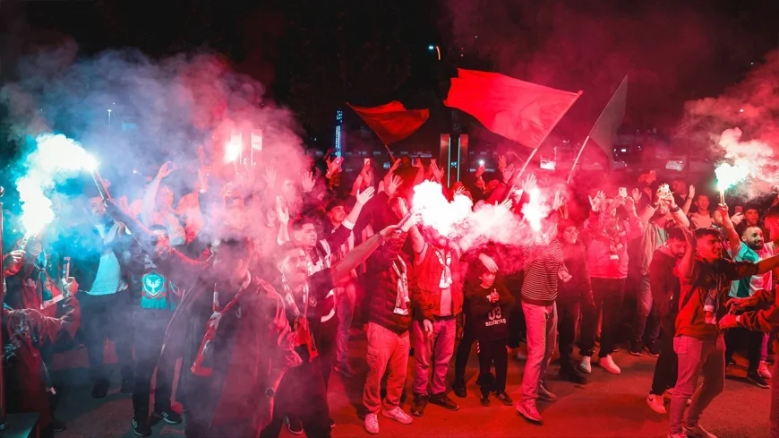 Amedspor, Kritik Manisa FK Deplasmanı Öncesi Taraftar Desteği Aldı: Barikat Ege'den Moral Ziyareti